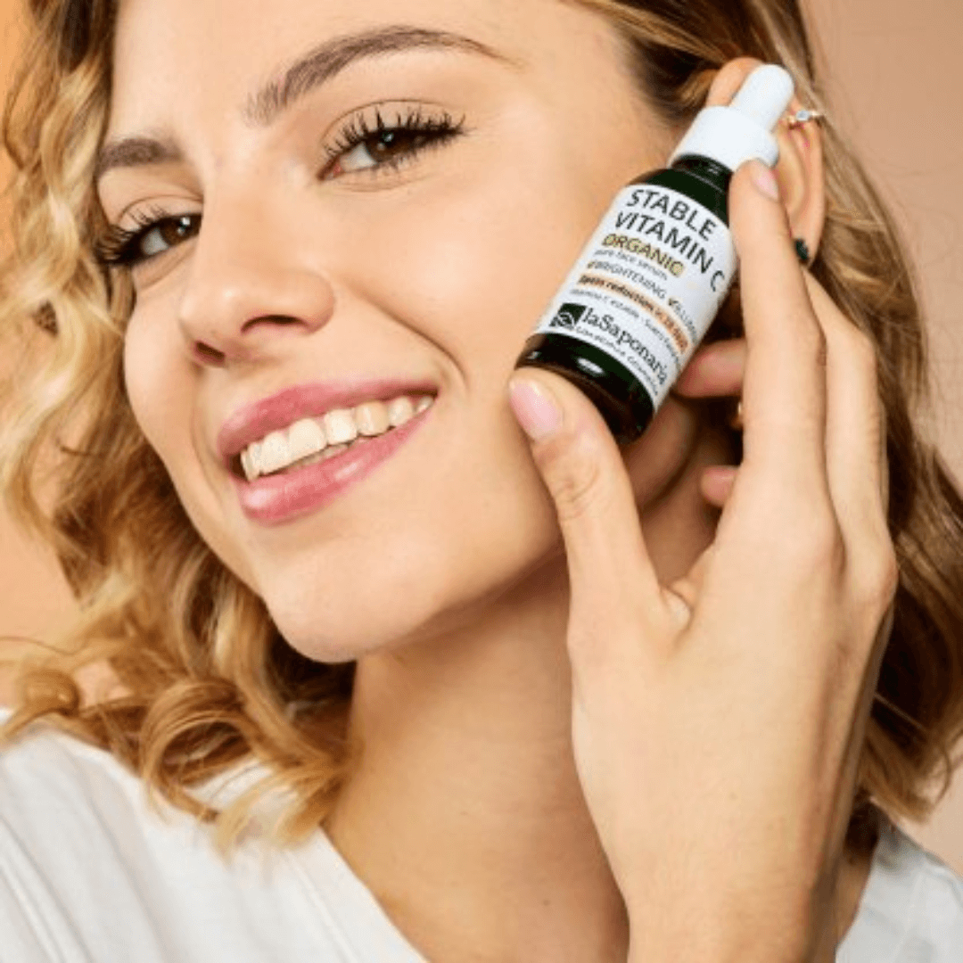 Šviesinantis veido serumas su vitaminu C | La Saponaria | MISIJA ODA